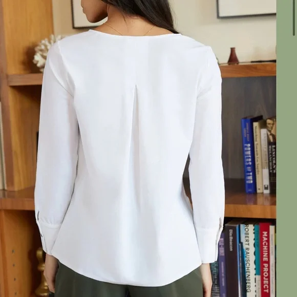 ADAY Something Tailored Small Classic White V-Neck top  Capsule Wardrobe - Picture 15 of 16